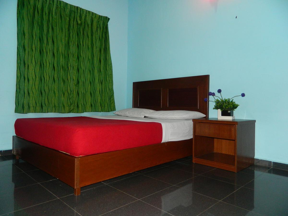 River Side Hotel Mersing Habitación foto